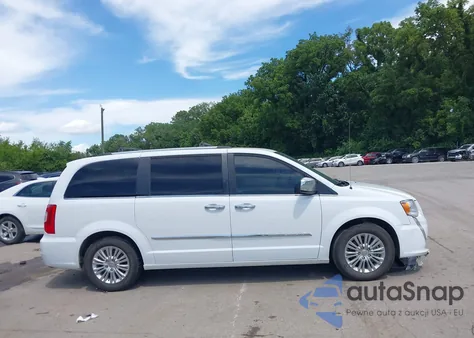 2016 Chrysler Town & Country Limited z USA, uszkodzony, nr VIN 2C4RC1JGXGR150259